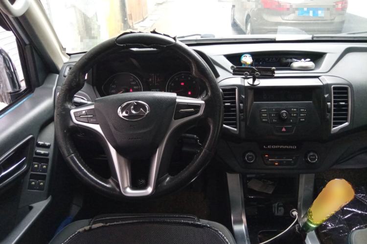 Used Leopaard Q6 2015 2.4L Manual Two-Wheel-Drive Elite Model
