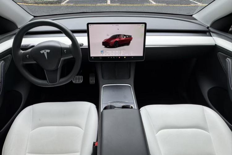 Used Tesla Model Y 2023 High-Performance All-Wheel-Drive Version
