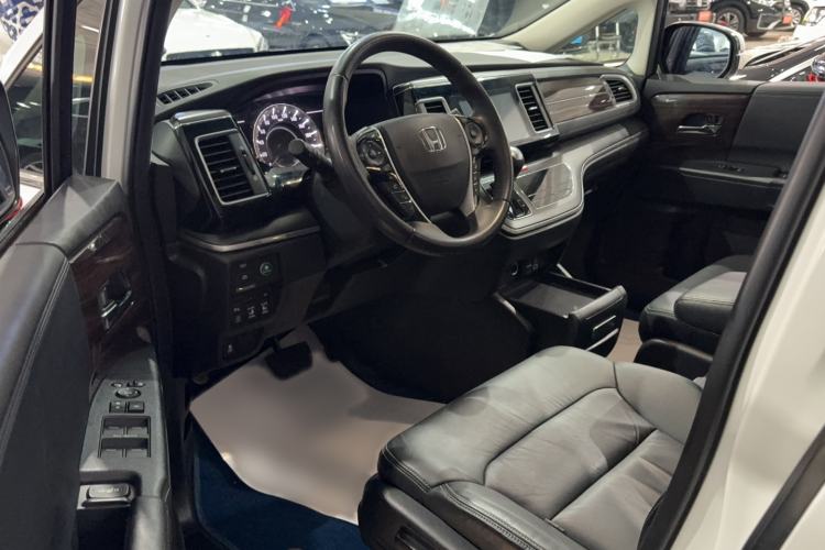 Used Honda Elysion 2016 2.4L Luxury Edition Interior 1