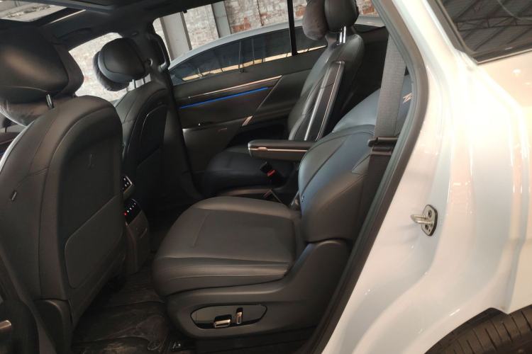 Used Dongfeng eπ eπ008 2024 636Max All-Electric Version 6 Seats