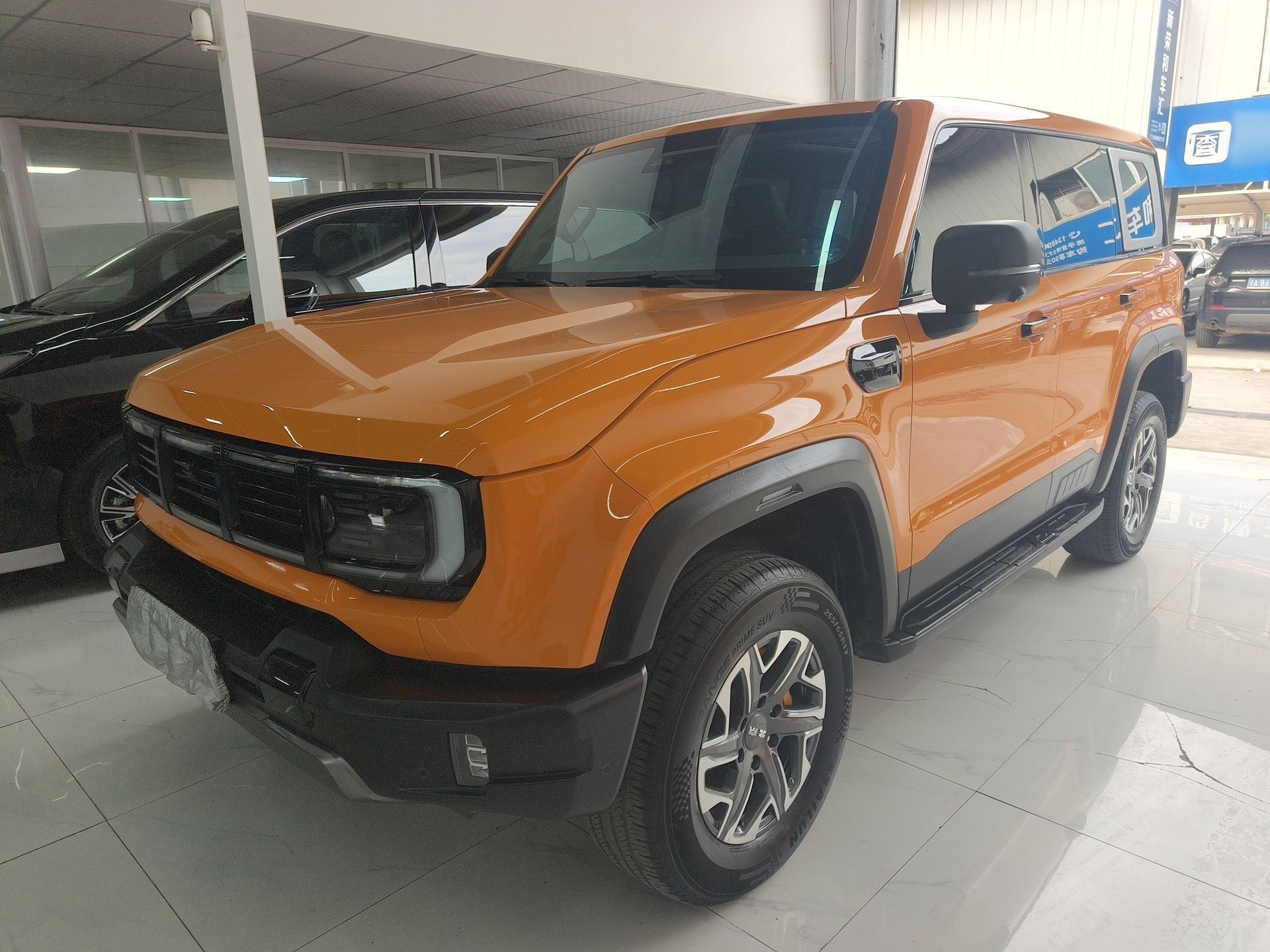 Под передней частью автомобиля