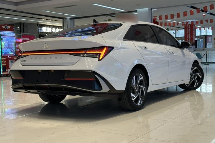 Used Hyundai Elantra 2023 1.5L CVT LUX Prestige Edition
