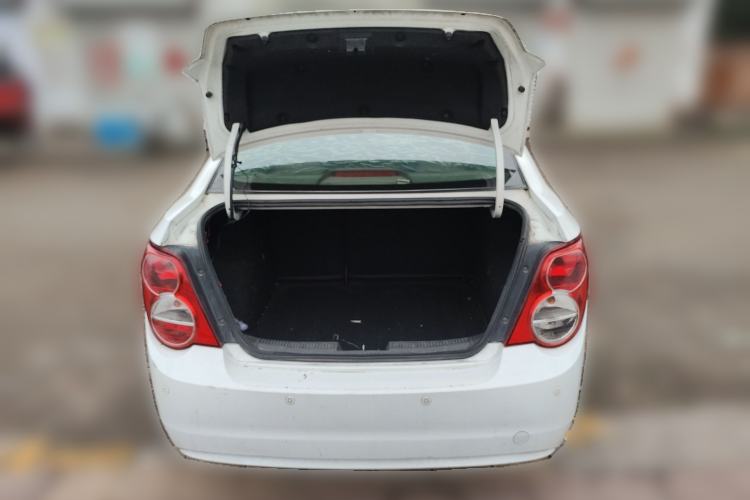 Used Chevrolet Aveo Sonic 2011 Sedan 1.4L MT SL