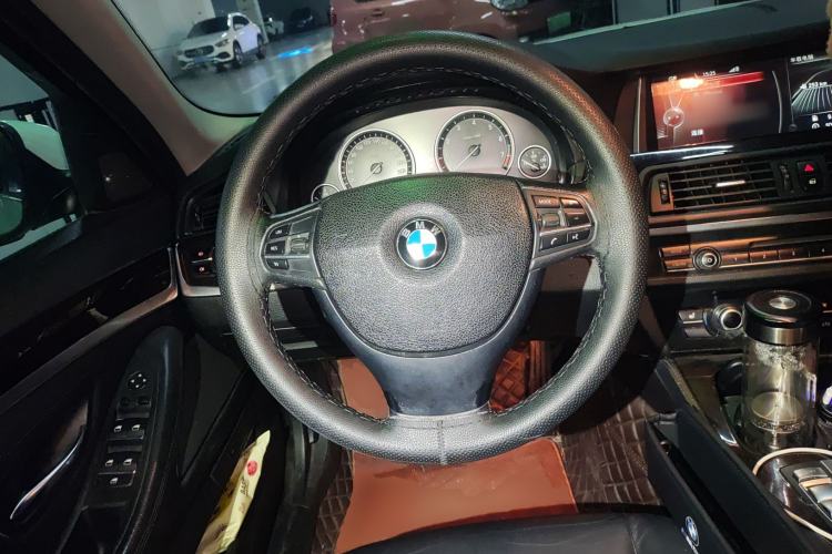 Used BMW 5 Series 2014 525Li Leading Model
