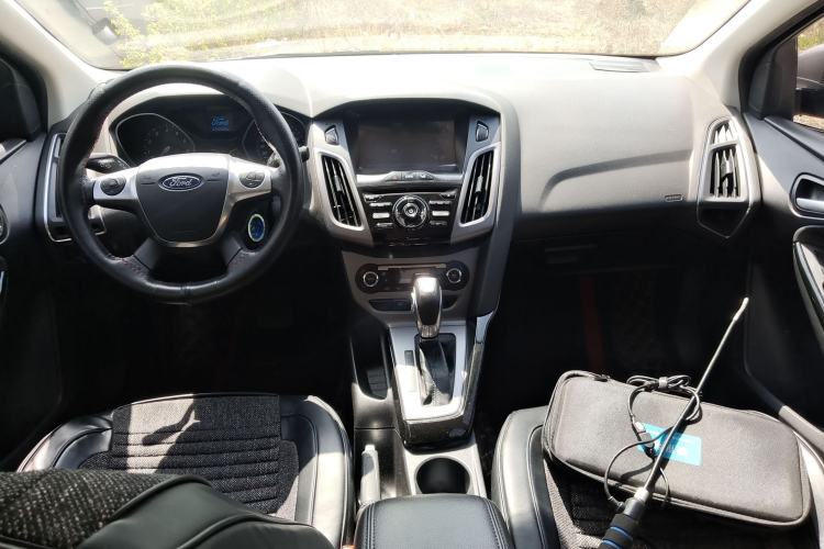 Used Ford Focus 2012 Sedan 1.6L Automatic Fashion Edition
