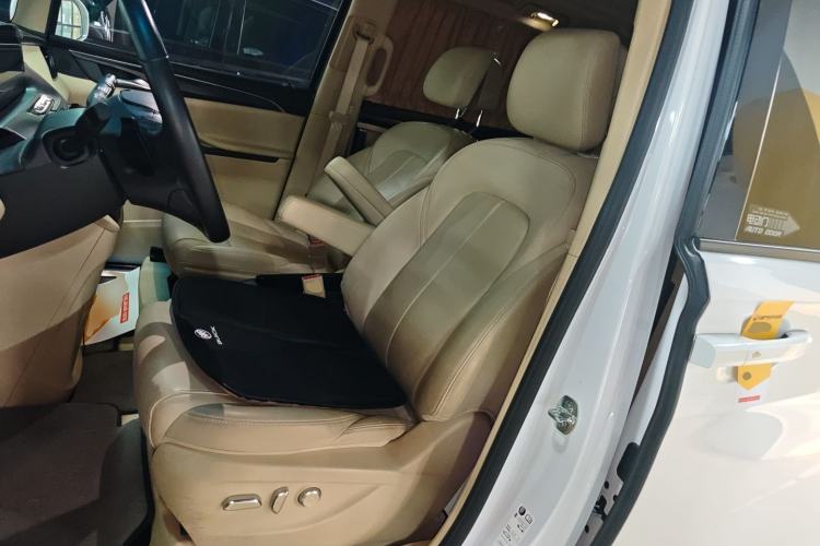 Used Buick GL8 2022 ES Landtrek 653T Luxury Edition