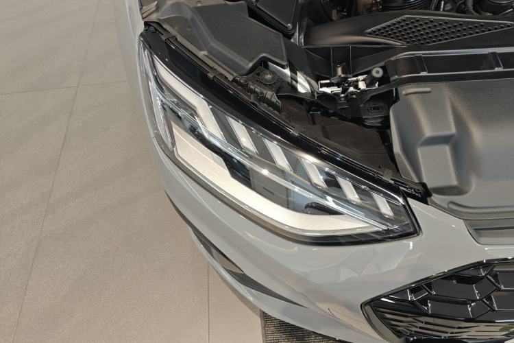 Used Audi A4L 2025 2 Million Units Enjoyment Version 40 TFSI Luxury Dynamic Edition Right Front Headlight