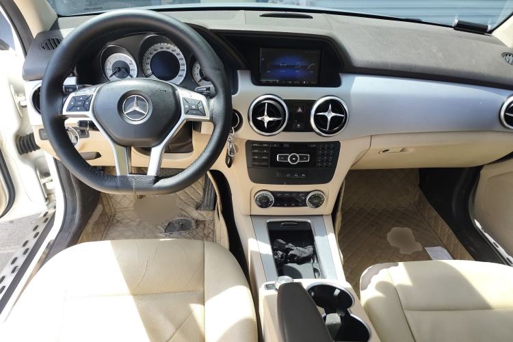 Used Mercedes-Benz GLK-Class 2014 GLK 200 Standard Model Center Console