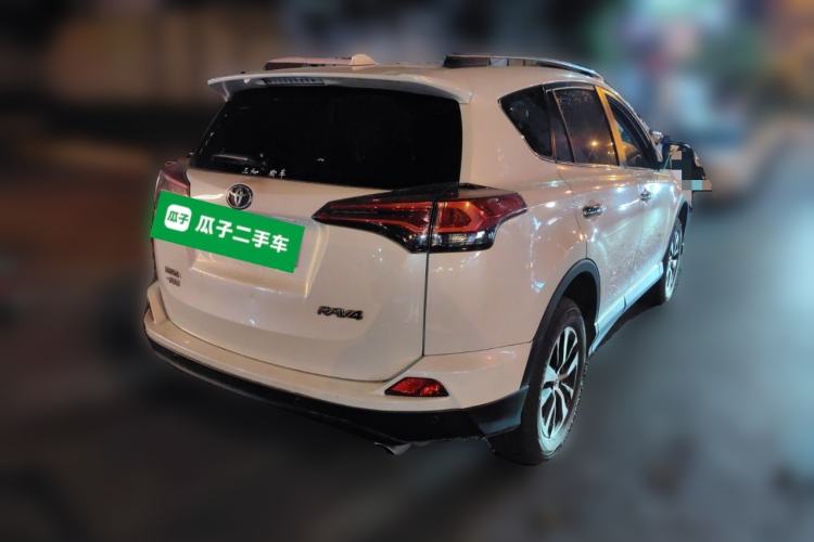 Used Toyota RAV4 2016 2.0L CVT Two-Wheel Drive Fashion Edition China V Standard Rear Right 45 Deg