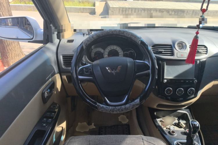 Used Wuling Hongguang 2014 1.5L S Luxury Model Steering Wheel