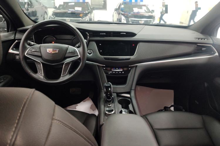 Used Cadillac XT5 2024 2.0T Two-Wheel Drive Fashion Edition Center Console