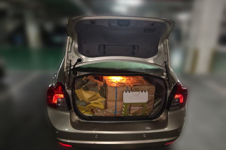 Used Volvo S40 2010 2.0L Automatic ZhiShang Edition Trunk