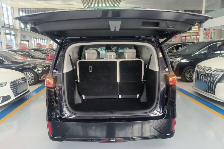 Used VOYAH Dream 2025 PHEV Four-Wheel-Drive Flagship Kunpeng Edition Trunk