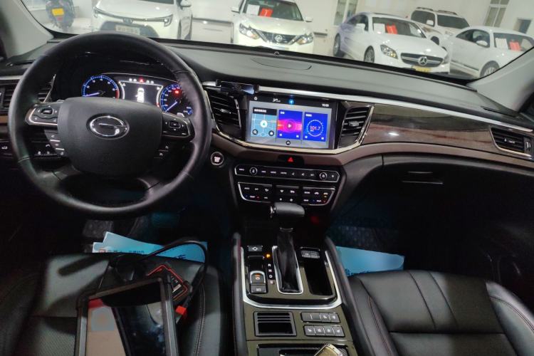 Used GAC Trumpchi GS8 2017 320T Two-Wheel Drive Luxury Smart Connectivity Version (7 Seats)
