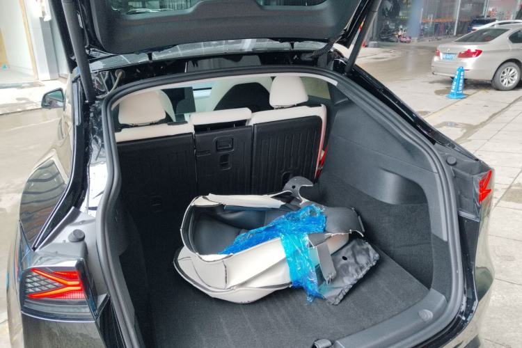 Used Tesla Model Y 2023 Rear-Wheel-Drive Version
