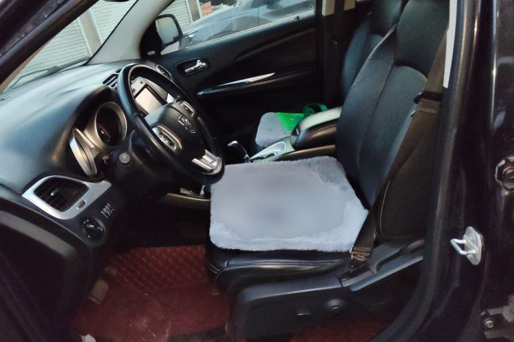 Used Dodge Journey 2013 2.4L Two-Wheel Drive Luxury Version Left Front Seat