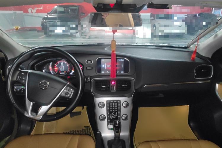 Used Volvo V40 2017 T3 Zhiya Edition
