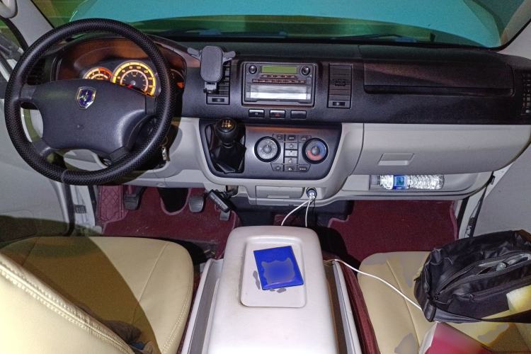 Used Jinbei Hiace 2016 2.0L Luxury Version V19 Center Console