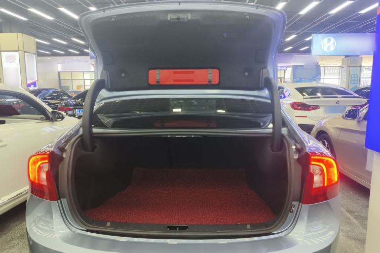 Used Volvo S60 2017 S60L T5 Zhiyue Edition
