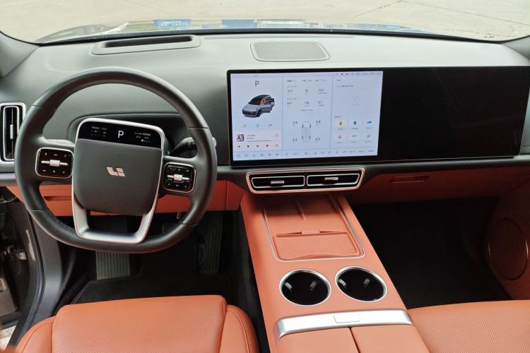 Used Li Auto L8 2023 Air model
