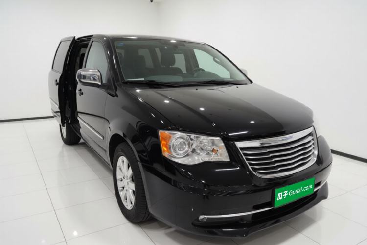 Used Chrysler Grand Voyager 2013 3.6L Luxury Edition Exterior 2