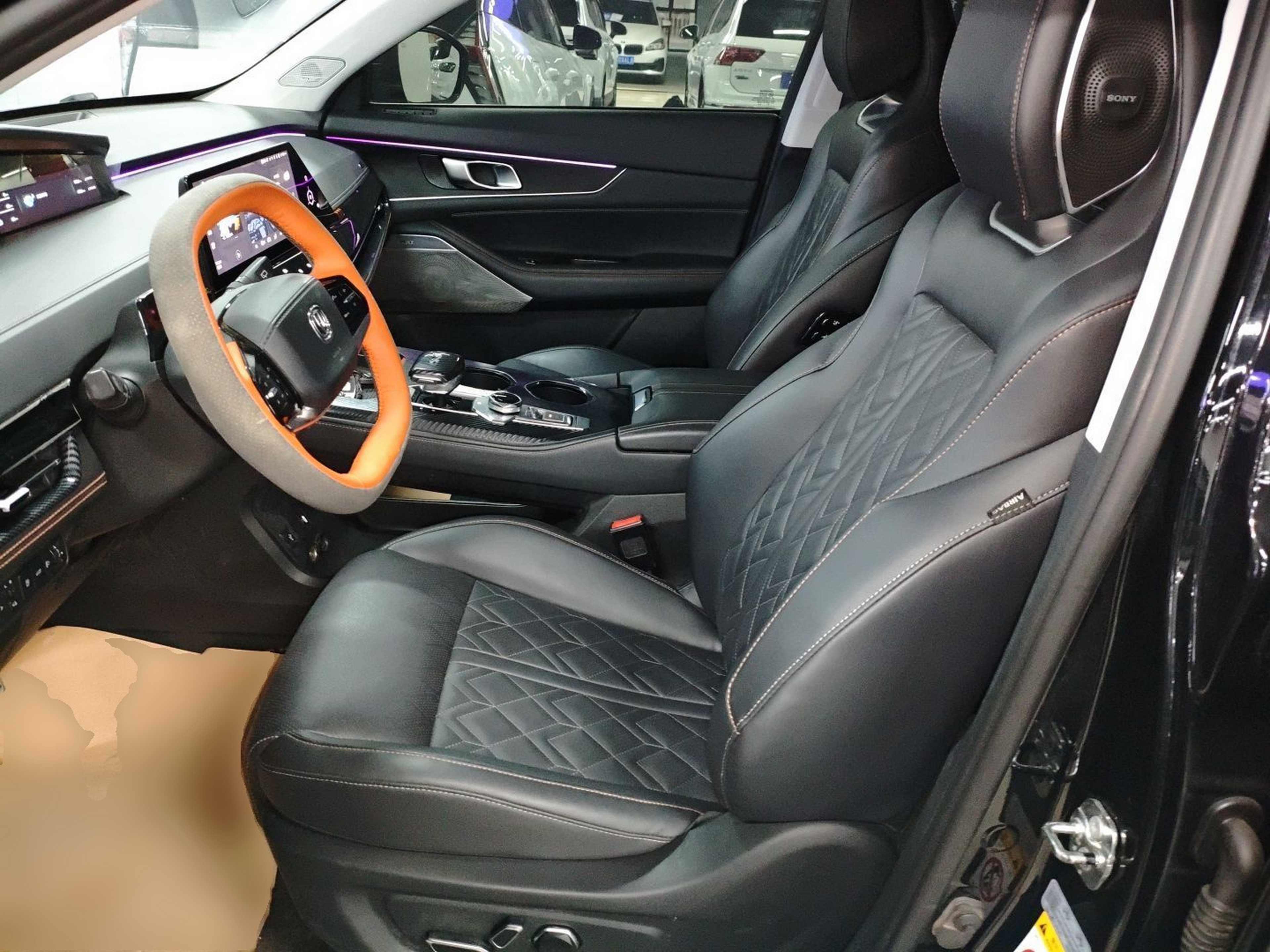 المقاعد الأمامية داخل السيارة