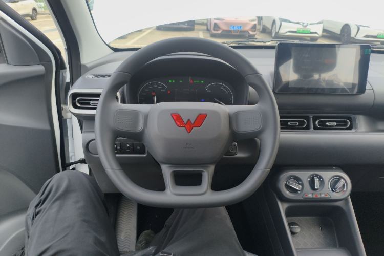Used Wuling Hongguang New Energy 2025 Model Range-Extending Hybrid 150KM Standard Edition Steering Wheel