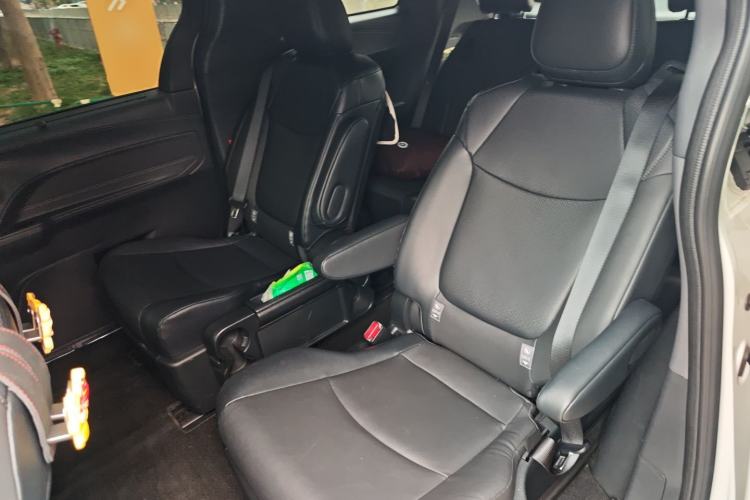 Used Toyota Granvia 2026 Model 2.5L Hybrid Comfort Edition Left Rear Seat