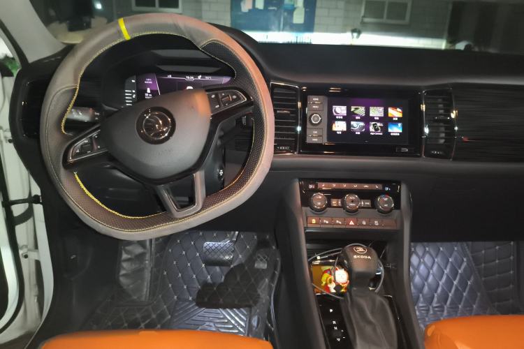 Used Skoda Kodiaq 2019 Facelifted TSI380 7-Seater All-Wheel-Drive Flagship Version China VI Standard Center Console