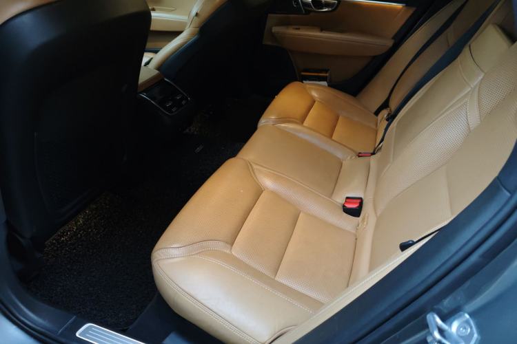 Used Volvo V90 2019 Cross Country T5 AWD Luxury Edition China VI Standard
