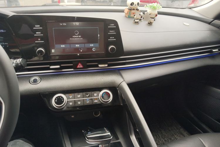 Used Hyundai Elantra 2021 1.5L CVT GLX Elite Edition Center Console