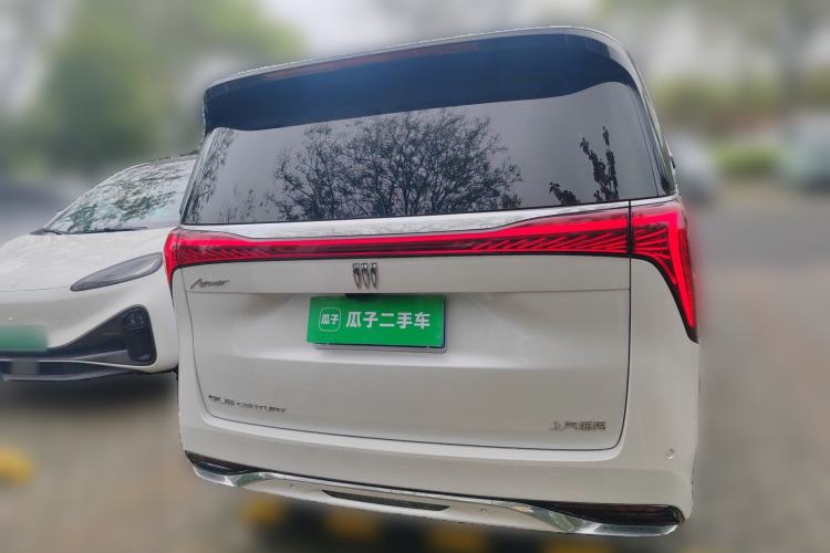 Used Buick Century 2023 2.0T Six-Seater Yinshi Edition Rear