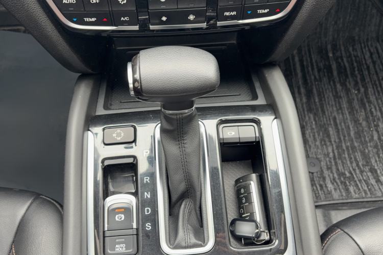 Used GAC Trumpchi GS8 2017 320T Two-Wheel Drive Luxury Smart Connectivity Version (7 Seats) Gear Lever