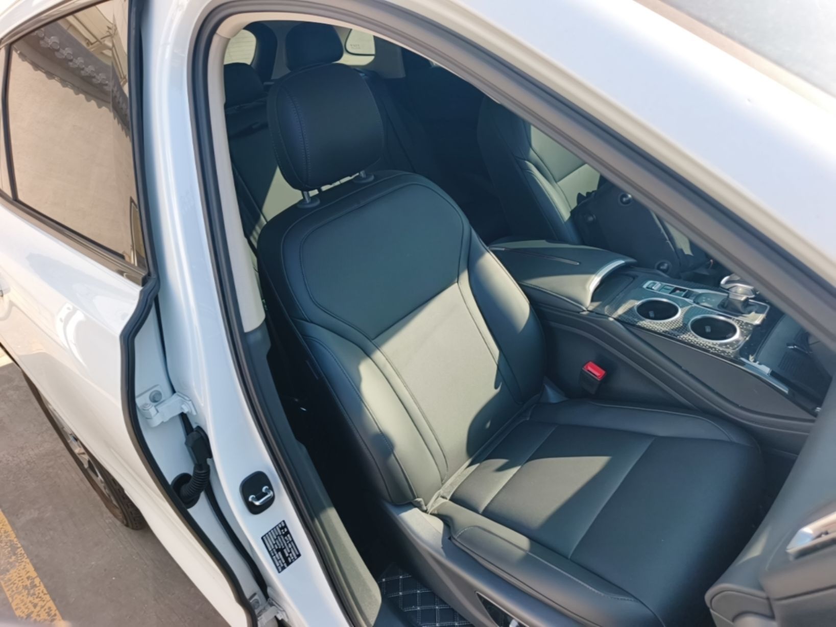 Hongqi HS3 PHEV 2025 Model 117km Jingwei Edition — снимка 19