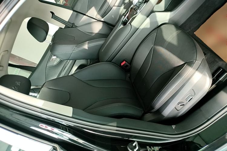 Used Hongqi E-QM5 2022 431 km Charge & Enjoy Edition
