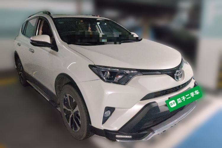 Used Toyota RAV4 2016 2.0L CVT Two-Wheel Drive Fashion Edition China V Standard Front Right 45 Deg
