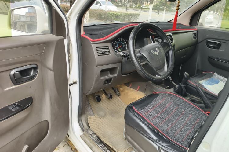 Used Wuling Rongguang V 2015 1.2L Standard Version
