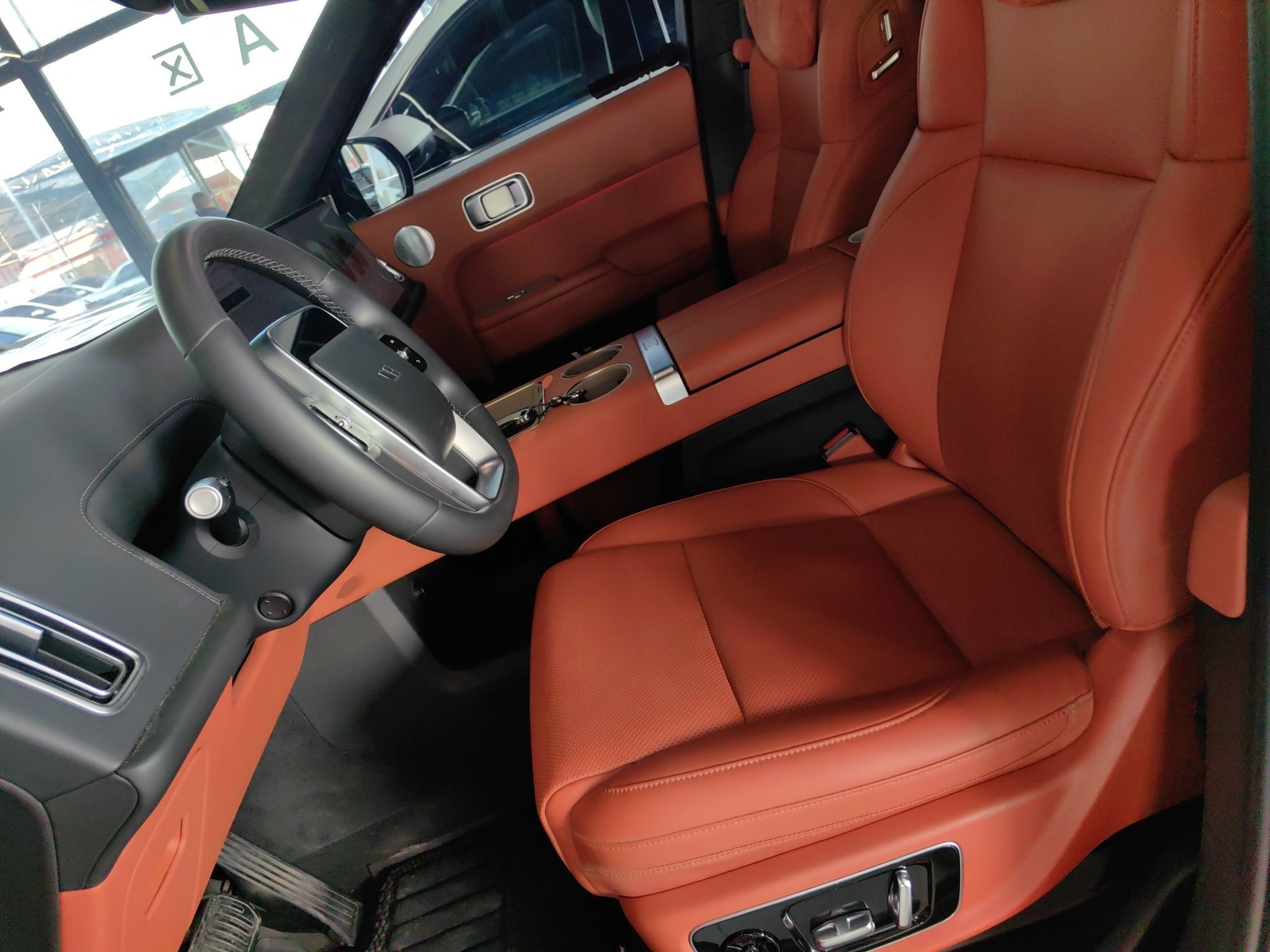 Переднее сиденье в автомобиле