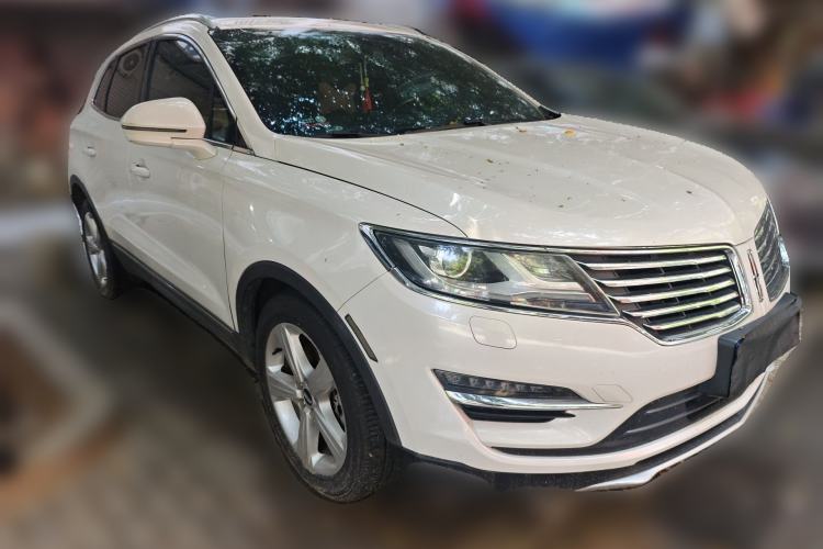 Used Lincoln MKC 2017 2.0T Two-Wheel Drive Deluxe Edition Front Right 45 Deg