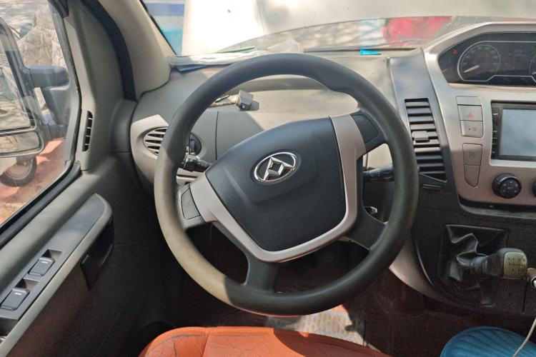 Used SAIC MAXUS Xintu V80 2016 2.5T Manual Aoyuntong National V Short Wheelbase Low-Roof 6-Seater Steering Wheel