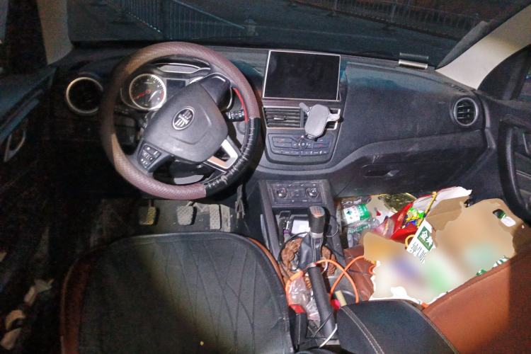 Used Bestune X40 2017 1.6L Manual Luxury Edition Center Console