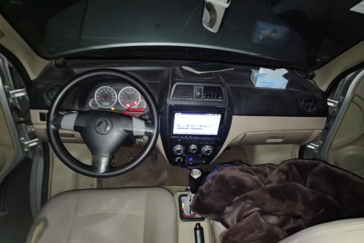 Used Dongfeng Xiaokang C37 2016 1.5L Standard II DK15-06 Center Console