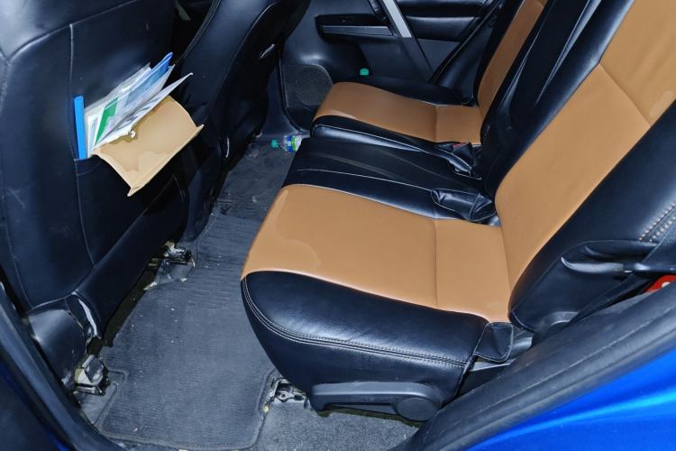 Used Toyota RAV4 2016 2.0L CVT Two-Wheel Drive Fashion Edition China V Standard Left Rear Seat