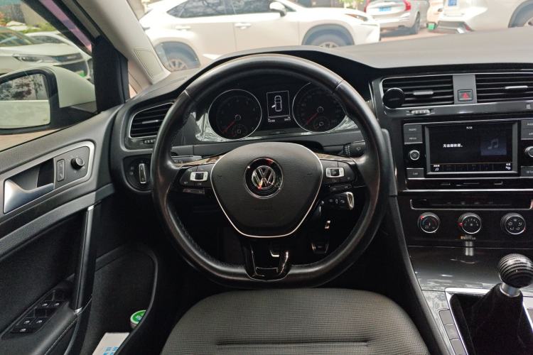 Used Volkswagen Golf 2018 230TSI Manual Comfort Version
