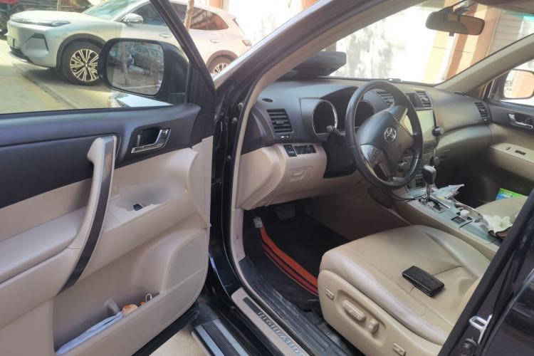 Used Toyota Highlander 2011 2.7L Two-Wheel Drive 5-Seater Sport Edition
