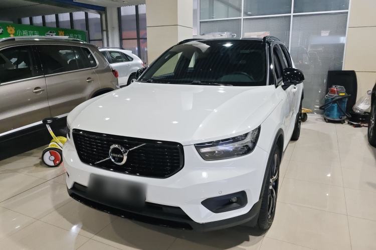 Used Volvo XC40 2019 T5 4x4 Sport Sunset Crystal White