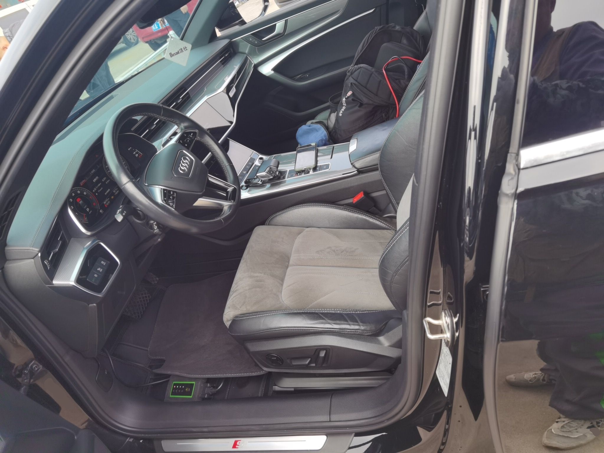 Переднее сиденье в автомобиле