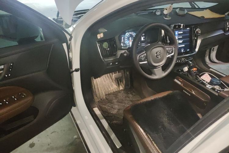 Used Volvo S60 2020 T4 Zhiyi Luxury Edition
