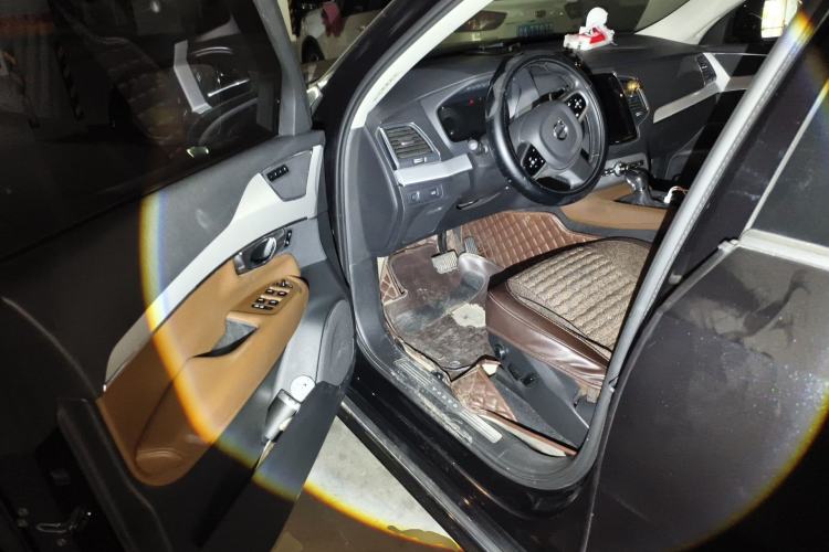 Used Volvo XC90 2020 T5 SmartDrive Luxury 7-Seater Driver Seat