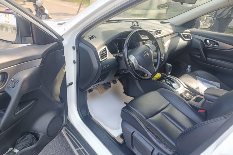 Used Nissan X-Trail 2015 2.0L CVT Comfort MAX Edition 2WD